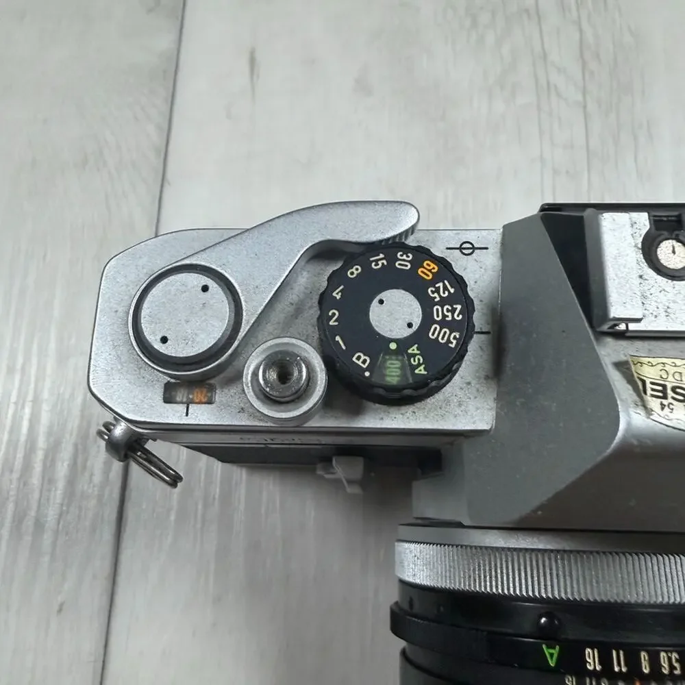 Canon TX 35mm SLR Film Camera with Canon FD 50mm f/1.8 Lens – Parts or Repair